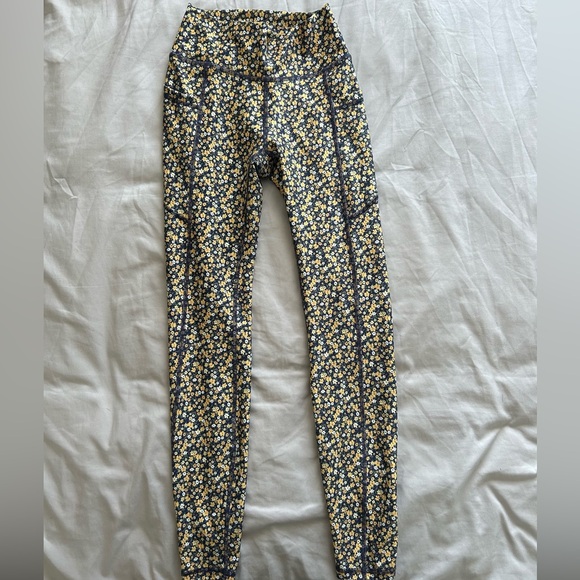 Floral Gilly Hicks Leggings - Picture 2 of 9